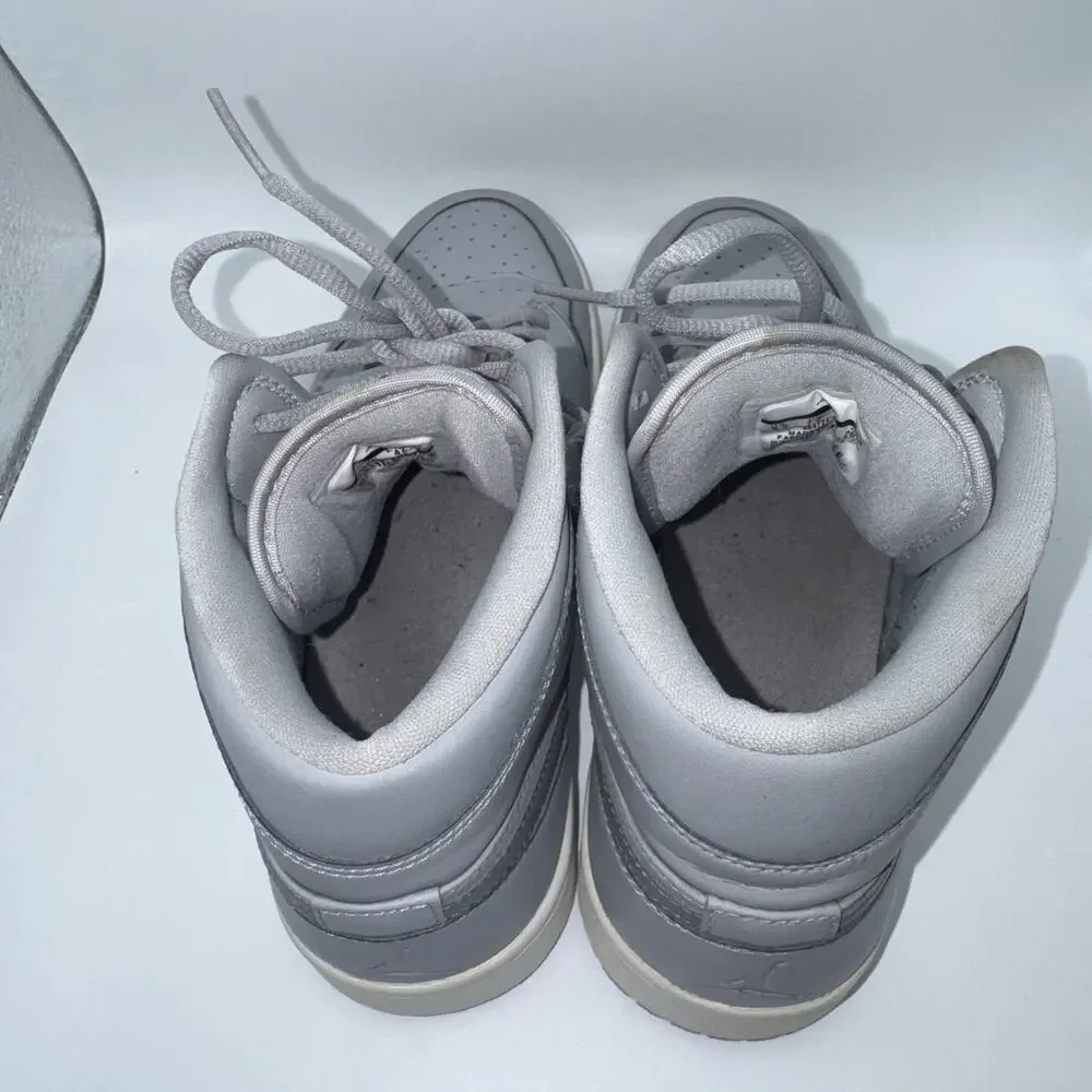Nike Air Jordan 1 Mid Wolf Grey 554724-033 Men’s Size 8.5 Basketball Shoes